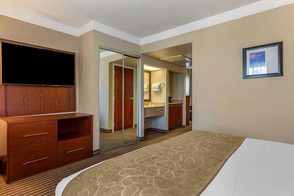 Comfort Suites Visalia