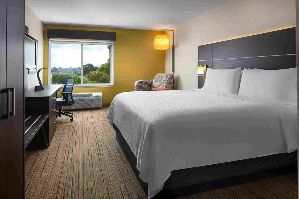 Holiday Inn Express Hotel & Suites