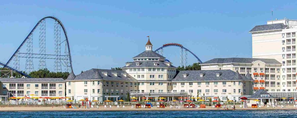 Hotels Near Cedar Point With Jacuzzi in Room